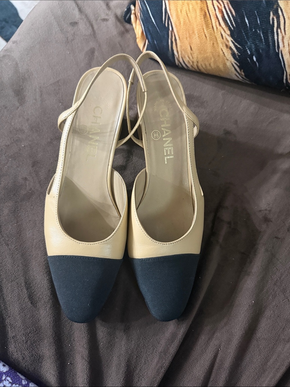 CHANEL Two-Tone Beige and Black Slingback Mules